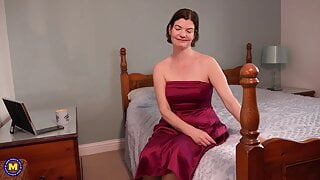 Mature mom with hairy, thirsty vagina